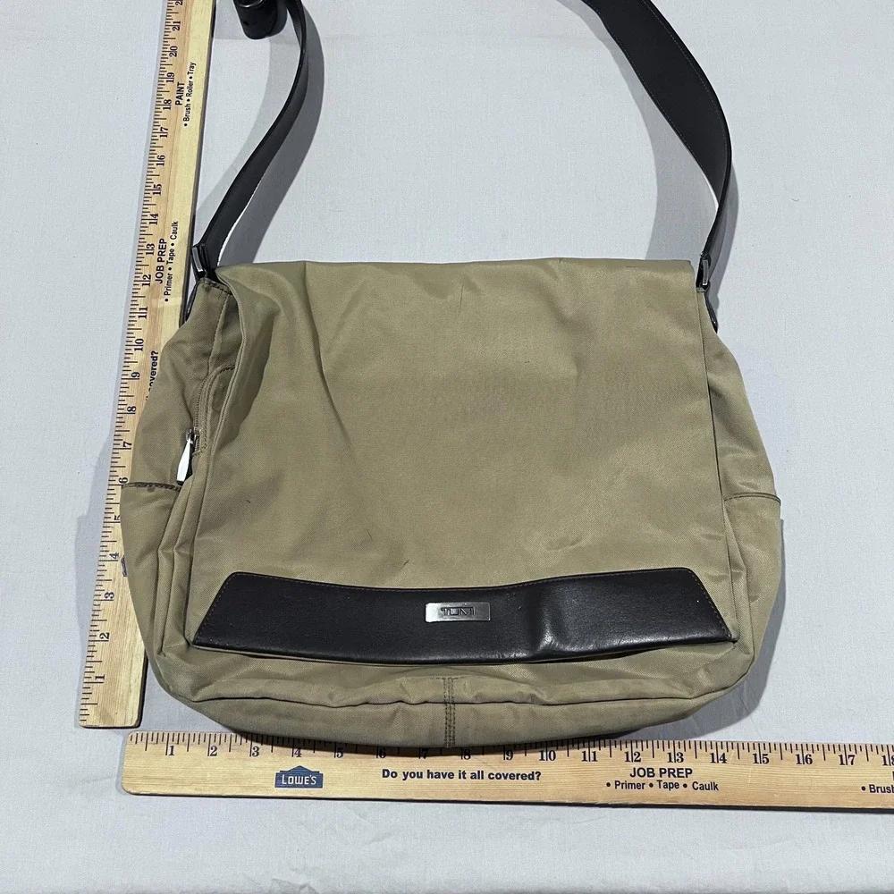 Vintage Tumi Womens Beige Crossbody Shoulder Messanger Bag Purse Leather Trim